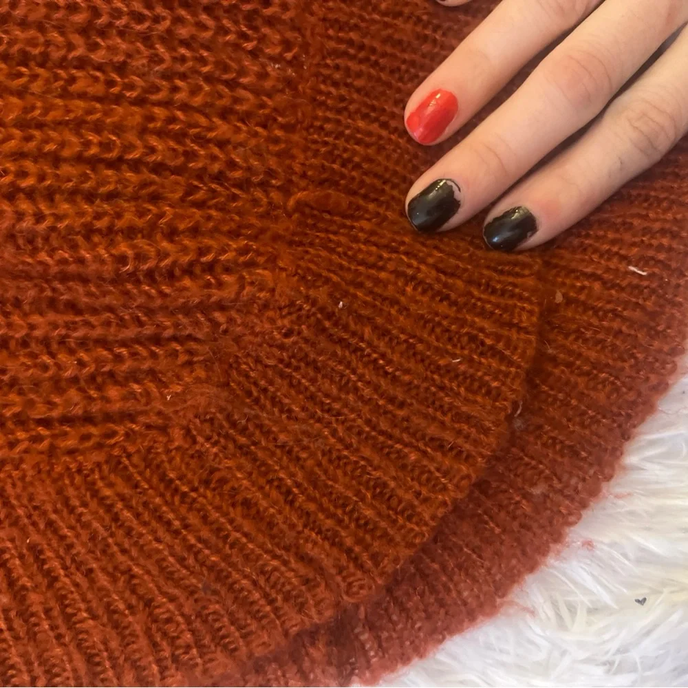 Gorgeous and Comfy Sweater! - Picture 2 of 6